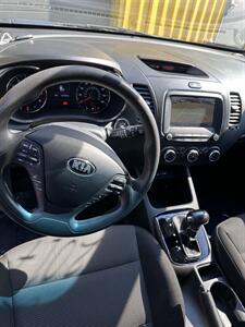 2017 Kia Forte5 LX   - Photo 10 - Denver, CO 80204