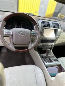 2014 Lexus GX 460   - Photo 10 - Denver, CO 80204