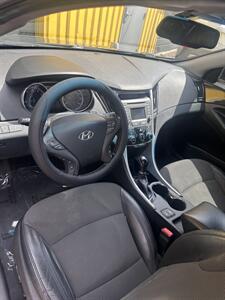 2014 Hyundai SONATA SE   - Photo 5 - Denver, CO 80204
