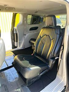 2017 Chrysler Pacifica Touring Plus   - Photo 13 - Denver, CO 80204