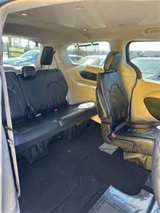 2017 Chrysler Pacifica Touring Plus   - Photo 9 - Denver, CO 80204