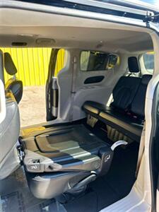 2017 Chrysler Pacifica Touring Plus   - Photo 14 - Denver, CO 80204