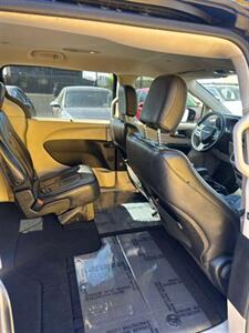 2017 Chrysler Pacifica Touring Plus   - Photo 10 - Denver, CO 80204