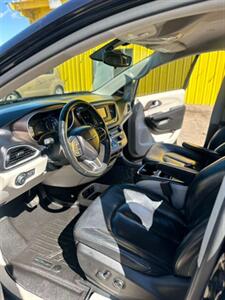 2017 Chrysler Pacifica Touring Plus   - Photo 6 - Denver, CO 80204