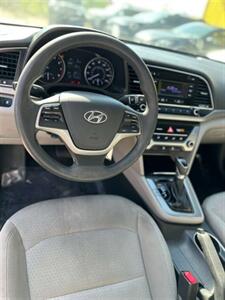 2017 Hyundai ELANTRA SE   - Photo 8 - Denver, CO 80204