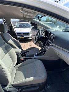 2017 Hyundai ELANTRA SE   - Photo 9 - Denver, CO 80204