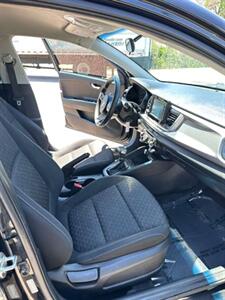 2020 Kia Rio LX   - Photo 8 - Denver, CO 80204