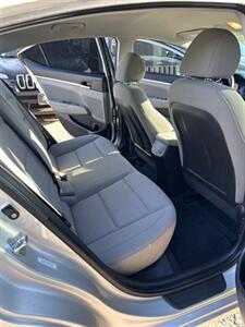 2019 Hyundai ELANTRA SE   - Photo 10 - Denver, CO 80204