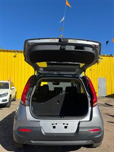 2022 Kia Soul LX   - Photo 5 - Denver, CO 80204