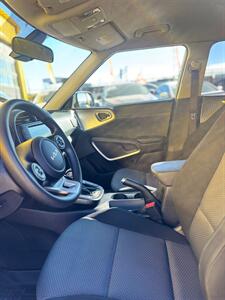 2022 Kia Soul LX   - Photo 13 - Denver, CO 80204