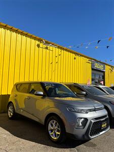 2022 Kia Soul LX   - Photo 8 - Denver, CO 80204