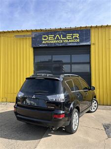 2012 Mitsubishi Outlander SE   - Photo 2 - Denver, CO 80204