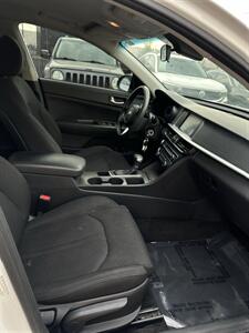 2020 Kia Optima LX   - Photo 6 - Denver, CO 80204