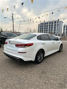 2020 Kia Optima LX   - Photo 3 - Denver, CO 80204