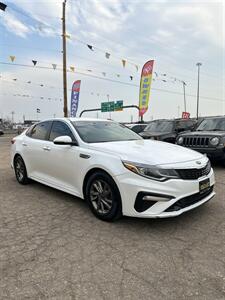 2020 Kia Optima LX   - Photo 2 - Denver, CO 80204