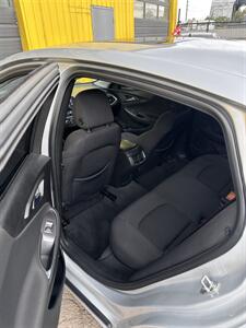 2021 Chevrolet Malibu LT   - Photo 4 - Denver, CO 80204