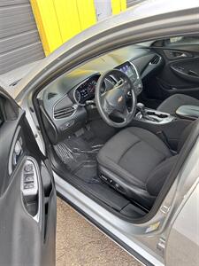 2021 Chevrolet Malibu LT   - Photo 3 - Denver, CO 80204