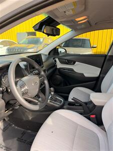 2022 Hyundai KONA SEL   - Photo 6 - Denver, CO 80204