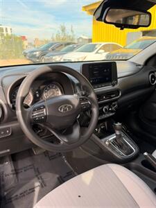 2022 Hyundai KONA SEL   - Photo 5 - Denver, CO 80204