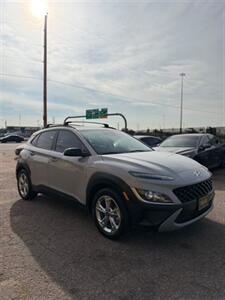 2022 Hyundai KONA SEL   - Photo 2 - Denver, CO 80204