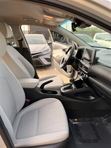2022 Hyundai KONA SEL   - Photo 8 - Denver, CO 80204