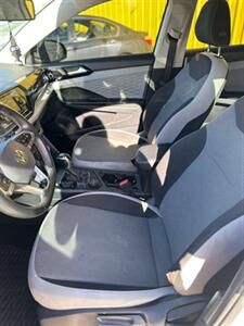 2022 Volkswagen Taos S 4Motion - Photo 11 - Denver, CO 80204