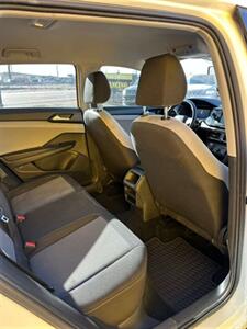 2022 Volkswagen Taos S 4Motion - Photo 6 - Denver, CO 80204