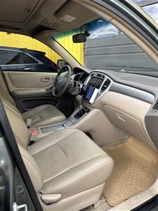 2004 Toyota Highlander - Photo 12 - Denver, CO 80204
