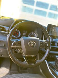 2021 Toyota Highlander LE   - Photo 15 - Denver, CO 80204