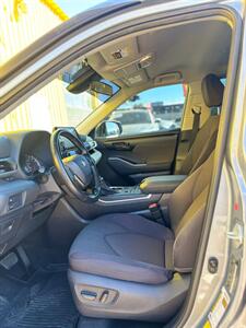 2021 Toyota Highlander LE   - Photo 19 - Denver, CO 80204