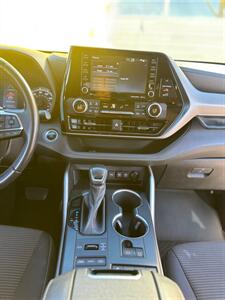 2021 Toyota Highlander LE   - Photo 12 - Denver, CO 80204