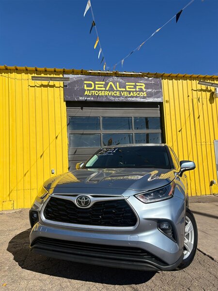 2021 Toyota Highlander LE  