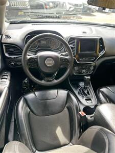 2020 Jeep Cherokee Latitude Plus   - Photo 10 - Denver, CO 80204