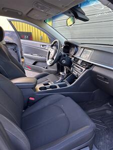 2020 Kia Optima LX   - Photo 7 - Denver, CO 80204