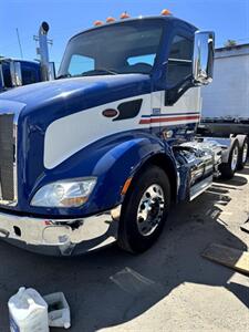 2017 Peterbilt 579   - Photo 2 - Sun Valley, CA 91352
