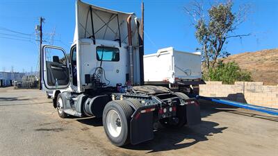 2016 Kenworth T680   - Photo 4 - Sun Valley, CA 91352