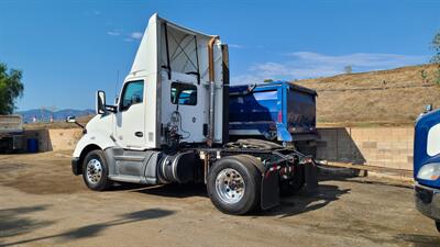 2016 Kenworth T680   - Photo 2 - Sun Valley, CA 91352