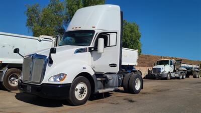 2016 Kenworth T680   - Photo 1 - Sun Valley, CA 91352