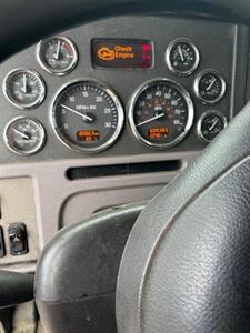 2012 Peterbilt 384   - Photo 10 - Sun Valley, CA 91352