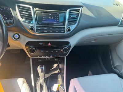 2017 Hyundai Tucson 1.6T SE   - Photo 12 - Hobart, IN 46342