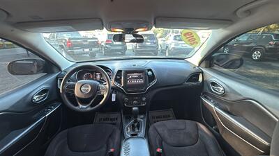 2019 Jeep Cherokee Latitude   - Photo 9 - Hobart, IN 46342