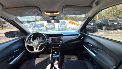2020 Nissan Kicks SV   - Photo 9 - Hobart, IN 46342