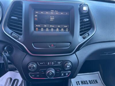 2019 Jeep Cherokee Latitude   - Photo 13 - Hobart, IN 46342