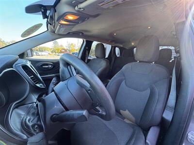 2019 Jeep Cherokee Latitude   - Photo 10 - Hobart, IN 46342