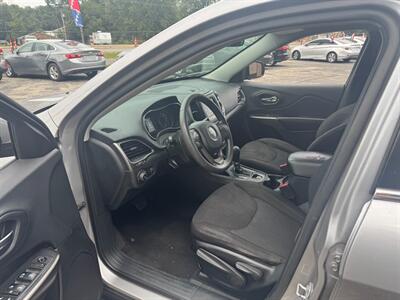 2019 Jeep Cherokee Latitude   - Photo 10 - Hobart, IN 46342