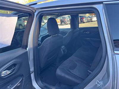 2019 Jeep Cherokee Latitude   - Photo 12 - Hobart, IN 46342