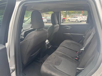 2019 Jeep Cherokee Latitude   - Photo 11 - Hobart, IN 46342