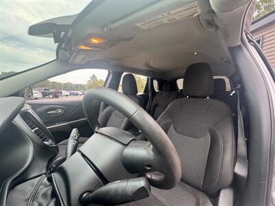 2019 Jeep Cherokee Latitude   - Photo 9 - Hobart, IN 46342