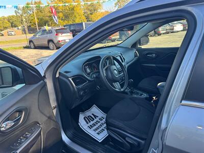 2019 Jeep Cherokee Latitude   - Photo 11 - Hobart, IN 46342