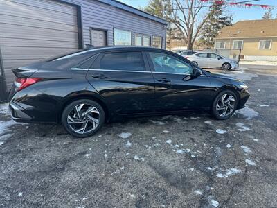 2024 Hyundai ELANTRA SEL   - Photo 8 - Hobart, IN 46342